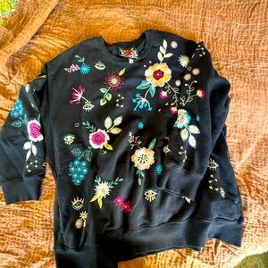 Johnny was 3/4 sweatshirt with pockets